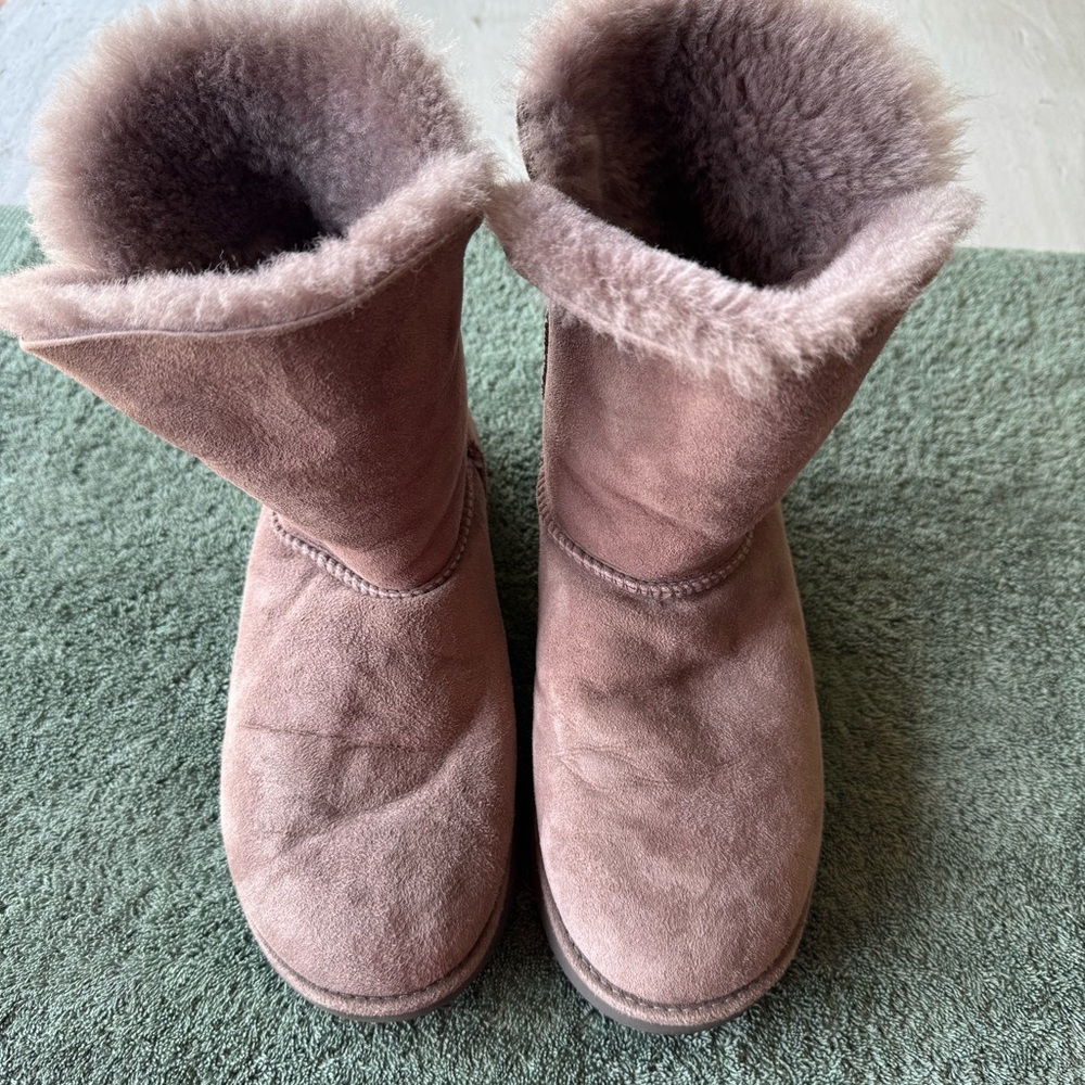 UGG Women's Gray Suede Boots Size 8 - Picture 2 of 8